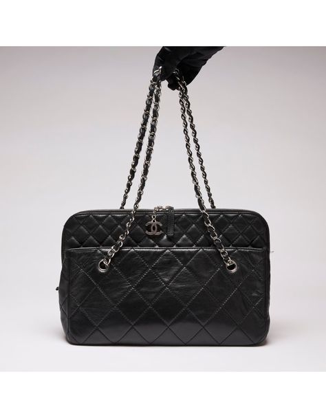 STC - CHANEL | Pre-Loved Quilted Shoulder Bag Black Quilted Shoulder Bag, Shoulder Bag Black, Clothing And Shoes, Bag Accessories, Chanel, Shoe Bag, Shoulder Bag, Gold, Black