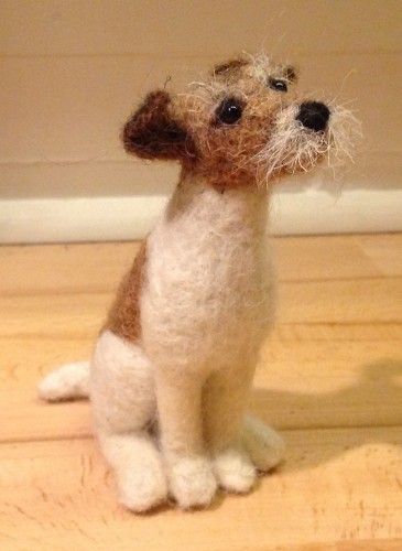 needle felted dog Felt Poppy, Felting Animals, Tovad Ull, Felted Dog, Needle Felting Diy, Needle Felted Dog, Needle Felting Tutorials, Fox Terriers, Felt Dogs