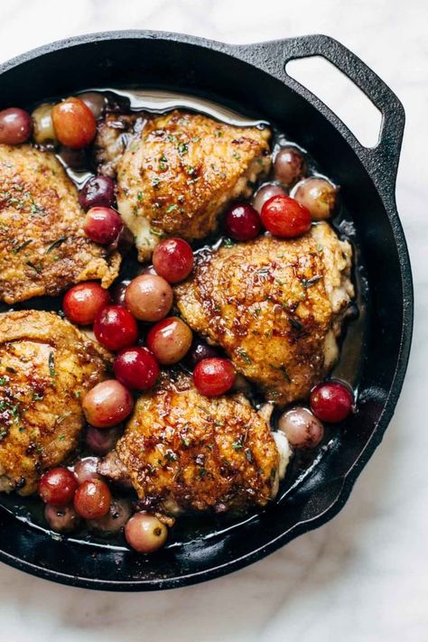 Skillet Chicken with Grapes and Caramelized Onions - an easy recipe that makes a perfect pair for a crisp green salad, quinoa, or fresh bread! | pinchofyum.com Chicken And Grapes, Chicken With Grapes, Salad Quinoa, Pinch Of Yum, Grape Recipes, Cooking Challenge, Pork Meatballs, Yotam Ottolenghi, Winner Winner