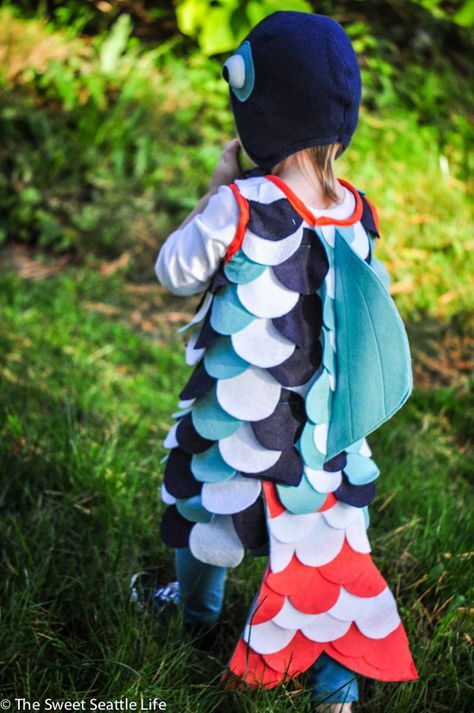 Our little Em is going to be a tropical parrot fish for halloween. This DIY fish costume is easy, provided you are fairly handy with a ... Toddler Fish Costume, Fish Costume Diy, Fish Costume Kids, Diy Fish Costume, Rainbow Fish Costume, Under The Sea Costumes, Sea Costume, Fish Costume, Parrot Fish