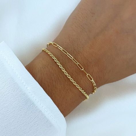 Gold Bracelets Stacked, Fantasy Earrings, Dainty Gold Jewelry, Snake Jewelry, Golden Jewelry, Jewelry Accessories Ideas, Classy Jewelry, Jewelry Lookbook, Trendy Earrings