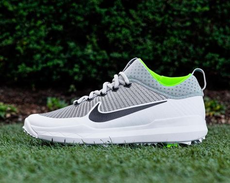 The F1 Premiere takes Nike Free styling to a new golf shoe. Best Golf Shoes, Photo Nike, Footjoy Golf Shoes, Nike Golf Shoes, Running Shoes Design, Golf Shoe, Golf Shoes Mens, Mens Lifestyle, Trending Sneakers