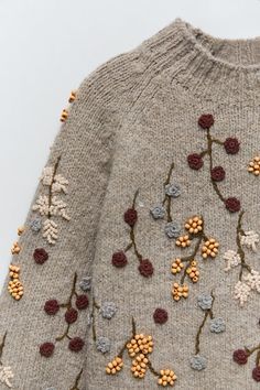 Clothes Embroidery Diy, Pattern Outfits, Bead Knit, Floral Pullover, Embroidery Sweater, Wool Embroidery, Embroidery On Clothes, 자수 디자인, Embroidered Sweater