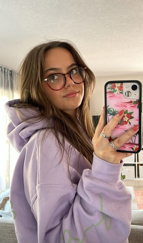 Spencer Barbosa Glasses, Spencer Barbosa Instagram, Glasses Selfie, Glasses Inspo, People With Glasses, Glasses Inspiration, Cheer Poses, Glasses Fashion Women, Cool Glasses