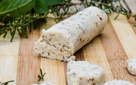 Macadamia Cheese, Macadamia Nut Recipes, Vegan Cheese Boards, Vegan Feta, Cheese Log, Nut Cheese, Plant Based Cheese, Cheese Vegan, Vegan Cheese Recipes