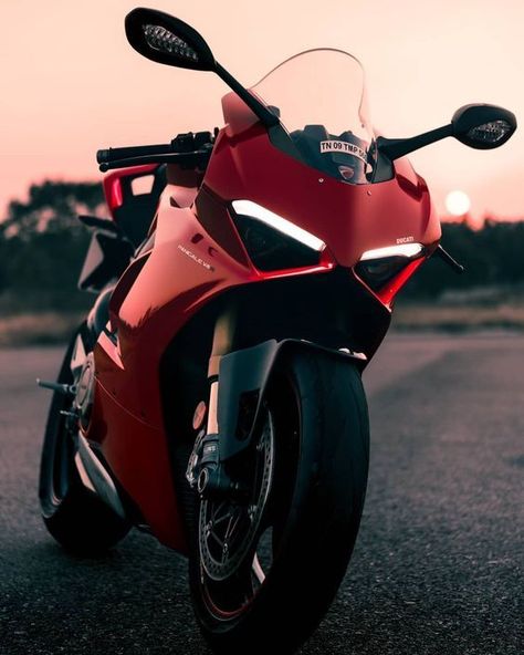 The Ducati Panigale V2 is a 955 cc sport bike manufactured by Ducati as the successor to the Panigale 959. The Ducati Panigale V2 motorcycle is named after the small manufacturing town of Borgo Panigale.Ducati Panigale V2 was announced in 2019 for the 2020 model year. 🤘🤘Stay connected with 𝑹𝒊𝒅𝒆𝒓𝒔 🆉🅾🅽🅴 Ltd #dukati#yamahar6#Ducatibikes#bike#biker#ducatibike#bikers#bikerszone Ducati Wallpaper, Panigale 959, Ducati Panigale V2, Ducati Motorbike, Bike Wallpaper, Xe Ducati, Ducati 1199, Moto Ducati, Stylish Bike