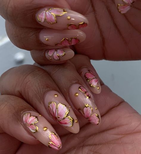 Butterfly On Nails, Acrylic Nails Floral, Jamaica Nails, Nail Chrome, Almond Acrylic Nails Designs, Elegant Touch Nails, Nails Floral, Horror Nails, French Acrylic Nails