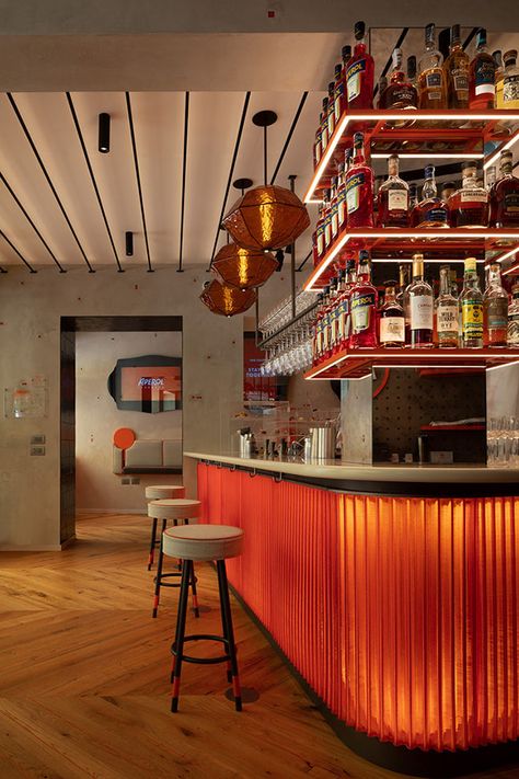 Orange Bar, Orange And Green Restaurant, Restaurant Orange Design, Orange Cafe Interior, Red Restaurant Interior Design, Orange Restaurant Interior, Orange Restaurant, Italian Restaurant Interior, Red Restaurant