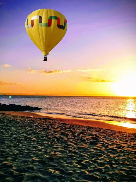 Hot air balloon over the beach Key Biscayne, Hot Air Balloon Rides, Air Balloon Rides, Hot Air Balloons, Air Balloons, Hot Air Balloon, Gold Coast, Air Balloon, Surface Pattern