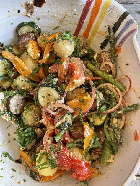 Grilled Vegetable Summer Salad No Crumbs Left, Veg Salads, Whole30 Salad, Grilled Vegetable Salad, Summertime Food, Grilled Vegetable Salads, Recipes Salads, Tuna Salad Pasta, Grilled Chicken Thighs