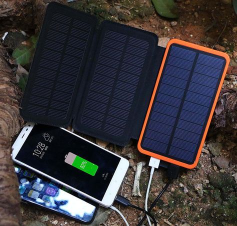 A portable charger bank with a foldable solar panel to give your phone a jolt anywhere without having to lug around a USB cord and clunky charger box Solar Usb Charger, Solar Power Charger, Solar Power Diy, Solar Energy Panels, Power Bank Charger, Solar Power Bank, Solar Panels For Home, Best Solar Panels, Battery Bank