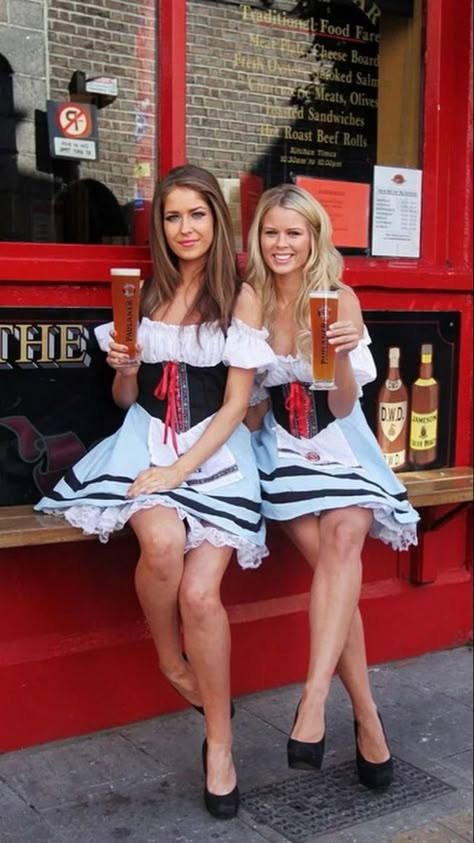 German Outfits Women, Octoberfest Girls, German Beer Girl, Drindl Dress, Octoberfest Beer, Beer Maid, Oktoberfest Woman, German Girls, Beer Girl