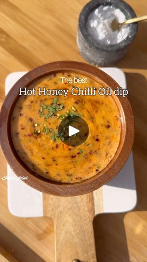 Hot Honey Dip, Veg Salad Recipes, Honey Dip, Yoghurt Sauce, Hot Chili Oil, Chili Dip, Dip Sauce, Chilli Oil, Chinese Cooking Recipes