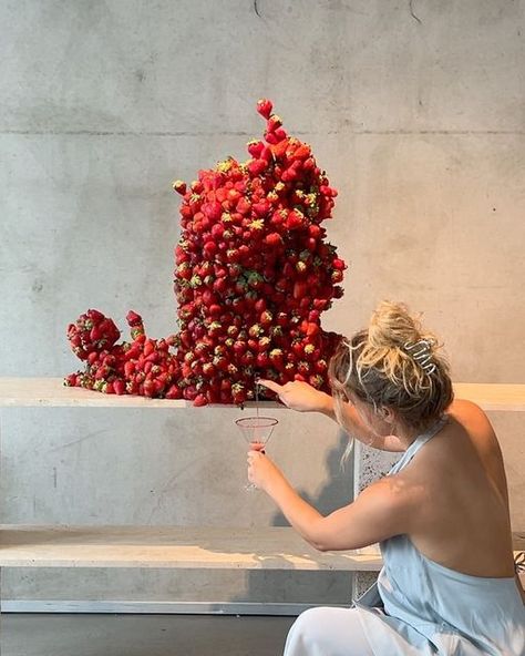 Hannah Kleeberg on Instagram: "strawberry margarita straight from the tap 🍓

an installation co created by @herrlich.dining & @ohamyjaeger for @oatly 🌀

for the launch of the new oatgurt we created a plantbased welcome drink that guests could tap out of a gigantic strawberry. 

big big thank you to 
@jezzy_jezz for developing the idea with us 
@soft.stem 
@vivko.studio 
@bln_ella
@atelier.embloss 
and the rest of our amazing team 🌀

pictures by @victoriacliffe_ 🤍

no food was wasted. we always reuse our eatible installations. herrlich marmelade incoming! 

all the love 
Hannah & Amy" Brutal Fruit, Food Installation, September Flower, Dinner Party Table Settings, Experiential Design, September Flowers, Strawberry Margarita, Dinner Party Table, Party Table Settings