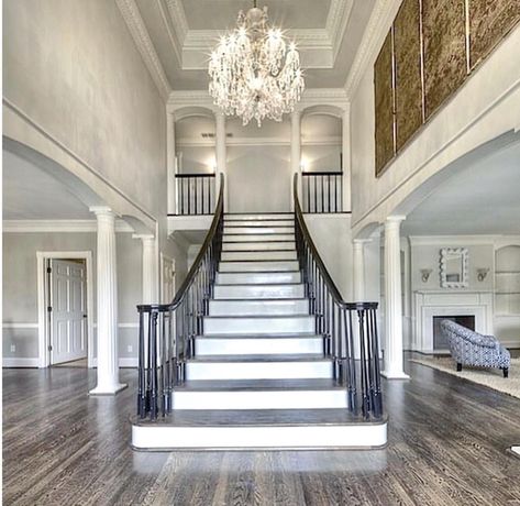 Stairs Design Interior, Grand Foyer, Décor Boho, Grand Staircase, Décor Diy, House Goals, Staircase Design, Boho Home, Stairs Design