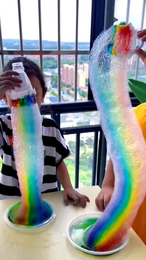 Uppfostra Barn, Bubble Crafts, Rainbow Bubbles, Kid Science, Kid Experiments, Diy Crafts For Kids Easy, Fun Easy Crafts, Toddler Learning Activities, Make Paper