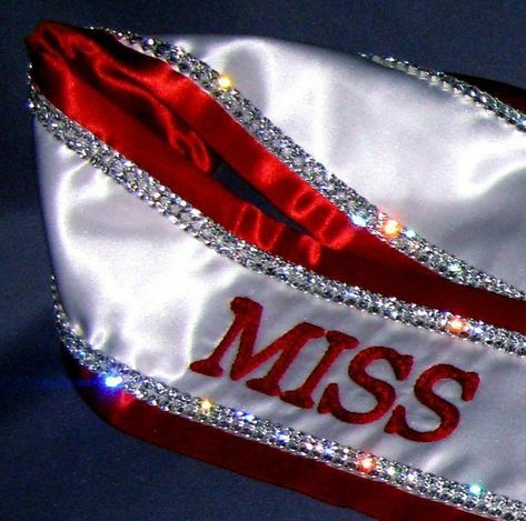 Pageant Aesthetic, Pageant Sashes, Teen Pageant, Fran Fine, Quinn Fabray, Little Miss Sunshine, Paper Ring, Prom Queens, Miss America