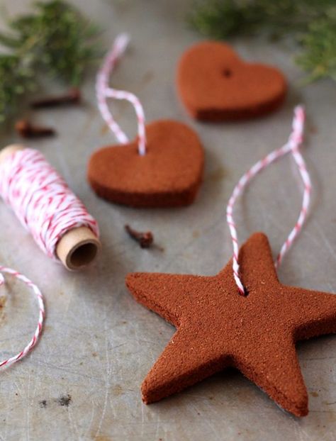 Homemade Cinnamon Ornaments, Cinnamon Applesauce Ornaments, Diy Cinnamon, Cinnamon Ornaments, Homemade Ornaments, Christmas Ornaments Homemade, Homemade Christmas Gifts, Primitive Christmas, Noel Christmas