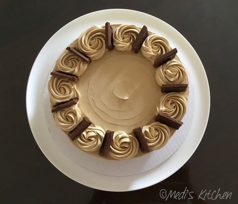 A dear friend is in town and it’s also her birthday so I said this is the right time to experiment hihi and see if they will like the combination haha and it’s a hit! The whole fam loved it!  this yummy Choco Mocha cake is made of alternating layers of my heaven chocolate and mocha cake, frosted with mocha buttercream and topped with Hershey’s milk chocolate bar in between the rosettes  Yummy! Mocha Cake Design Birthday, Mocha Cake Design, Hershey Cake, Mocha Buttercream, Mocha Cake, Milk Chocolate Bar, Recipe Baking, Birthday Cake Topper Printable, Simple Birthday