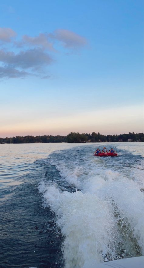 Summer Boat Aesthetic Lake, Sunset On A Boat, Lake Life Pictures, Boats On Lake, Lake Boating Aesthetic, Boat Sunset Pictures, Summer Lakehouse Aesthetic, Boating On Lake, Boating Aesthetic Lake