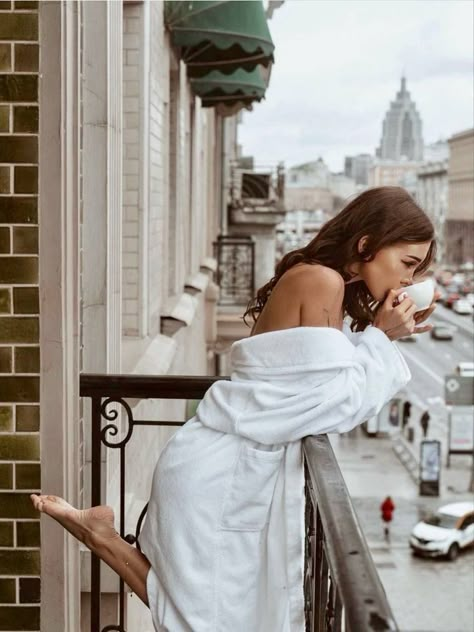 Bride On Balcony, Balcony Photoshoot Ideas, Paris Balcony, Bathtub Photography, Classy Fashion Style, Bedroom Photography, Nyc Photoshoot, Travel Pose, Business Pictures