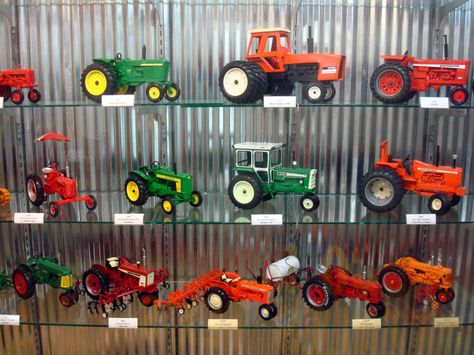 Tractor Display Ideas, Toy Tractor Display Shelves, Ertl Farm Toys, Toy Tractor Display, Toy Collection Display, Farm Toy Display, John Deere Toys, Toy Tractors, Toy Farm