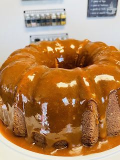 Recipe Momma: Caramel pound cake Glaze For Bundt Cake, Butterscotch Glaze, Spice Pound Cake, Bundt Cake Glaze, Caramel Pound Cake, Pumpkin Bundt Cake Recipes, Cake Brown, Brown Sugar Cakes, Cake With Caramel