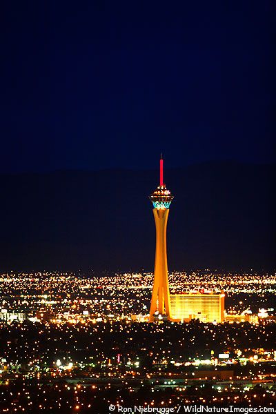 Plan to stay at the Stratosphere when we go to Las Vegas this summer (: cant wait to be 21!! Las Vegas Stratosphere, Stratosphere Las Vegas, Travel Vegas, Las Vegas Art, Travel Las Vegas, Vegas Skyline, Las Vegas Hotel, Vegas Hotels, Vintage Vegas