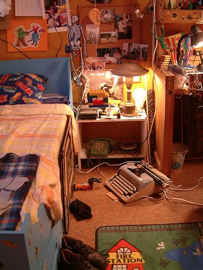 The Science of Sleep, 2006. Science Bedroom Decor, Messy Kids Room, Science Bedroom, Science Of Sleep, 90s Bedroom, Michel Gondry, Room Goals, Wes Anderson, New Energy