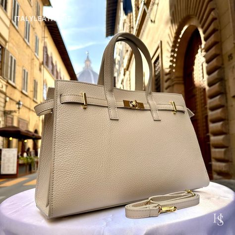 Italian Handmade Leather Bags for Women Elegant Tote & Purse From Florence, Made in Italy - Etsy Italy Leather Bags For Women, Handmade Leather Bags, Chic Purses, Luxury Leather Bag, Beige Tote, Cobblestone Streets, Italian Leather Bags, Vintage Leather Bag, Large Leather Tote