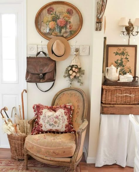 Cottagecore Interior, American Cottage, Spring Cottage, Cottage Core Decor, Cottagecore Home, Cottage Interior, Cottage Interiors, Cottage Living, Antique Decor