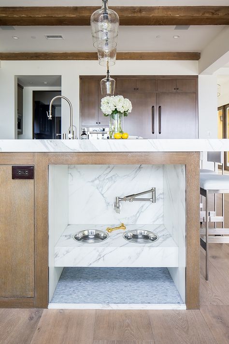 Kitchen Island with Pet Feeding Station This kitchen island features a custom dog feeding station that comes even with a swing arm faucet (pot filler) to easily refill the water bowls #KitchenIsland #PetFeedingStation #dogfeedingstation #potfiller Beach House Decor Kitchen, Beach House Tour, California Beach House, Dog Feeding Station, Modern Remodel, Home Bunch, Dog Rooms, Dining Room Inspiration, Decor Minimalist