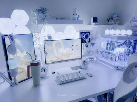 Desk Ideas Gaming, Ocean Room Decor, Desktop Aesthetic, Games Room Inspiration, Desk Organisation, Gaming Desk Setup, Dream Bedroom Inspiration, Video Game Rooms, Desk Makeover