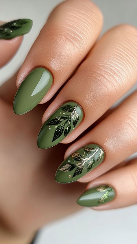 Green Plant Nail Design, Green Nails Plants, November Nails Green, Green Leaf Nails, Green Autumn Nails, Green Fall Nail Designs, Matcha Nails, November Nail Ideas, Green Fall Nails