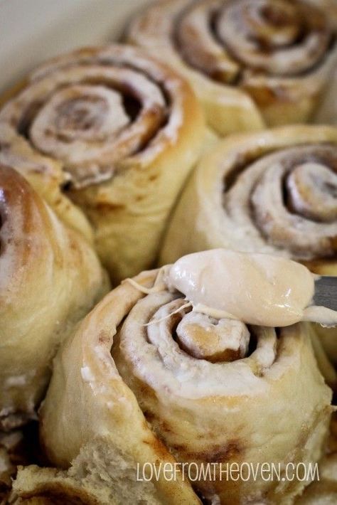 Cake Mix Cinnamon Rolls by Love From The Oven..... I never knew this was even possible.... I'm so making a batch.... yum!!! Cake Mix Cinnamon Rolls, Breakfast Rolls, Weekend Breakfast, Yellow Cake, Cake Mix Recipes, Just Cakes, Rice Krispie, Krispie Treats, Cinnamon Rolls