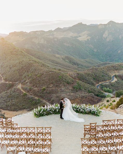 This couple's outdoor event was inspired by a moody floral design. #fallwedding #weddinginspo #weddingideas #uniqueweddings | Martha Stewart Weddings - Guests Were Blown Away by the Ceremony Space at This Formal California Wedding Wedding Locations California, Malibu Rocky Oaks, Wedding Budget Planner, Wedding Movies, Malibu Wedding, Destination Ideas, Rose Wedding Bouquet, Wedding Budget, Northern California Wedding