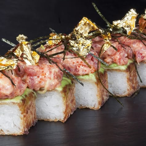 99 Sushi Bar – Abu Dhabi - a MICHELIN Guide Restaurant Lobster Sushi Roll Recipe, Expensive Sushi, Fancy Sushi, Gourmet Sushi, Japanese Food Photography, Michelin Food, Sushi Style, Sushi Recipes Homemade, Sushi Menu