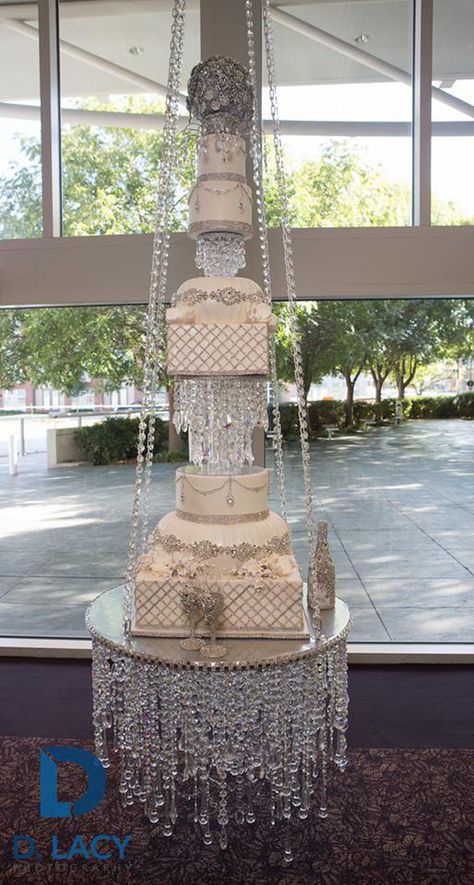 Chandelier Wedding Cake, Crystal Wedding Cake, Diamond Cake, Tall Wedding Cakes, Huge Cake, Chandelier Cake, Extravagant Wedding Cakes, Crystal Cake Stand, Christmas Themed Cake