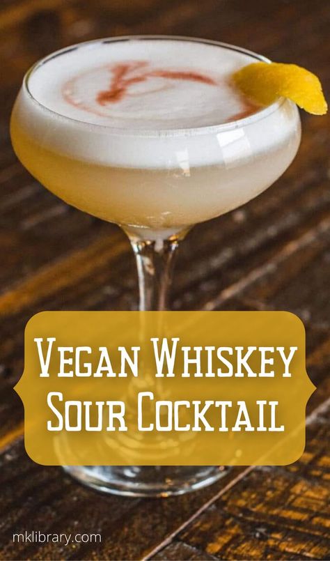 The Vegan Whiskey Sour cocktail takes a traditional whiskey sour and turns it into a crisp, refreshing vegan cocktail using aquafaba instead of egg whites. This vegan-friendly version gives you the same deliciously tart cocktail experience. #CocktailRecipes Aquafaba Cocktail Recipes, Refreshing Drinks Alcohol, Whiskey Sour Cocktail, Whiskey Drinks Recipes, Vegan Cocktails, Whiskey Sour Recipe, Chic Peas, Cocktail Experience, Cocktail Ideas