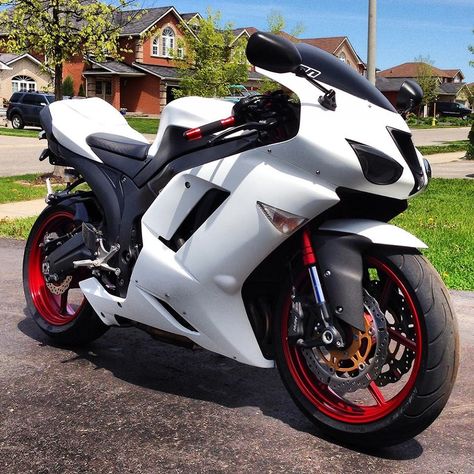 2007 Kawasaki Ninja ZX-6R Matte white on black with red rims and accents.  My body is ready. White Bike, Kawasaki Bikes, Custom Sport Bikes, Kawasaki Ninja Zx6r, Zx 6r, Fast Bikes, Kawasaki Motorcycles, Moto Bike, Sports Bikes Motorcycles