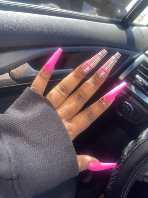 Pink Boujee Nails, Pink Burberry Nails, Pink Plaid Nails, Boujee Nails Acrylic Long, Boujee Nails Designs, Burberry Nails, Magenta Nails, Plaid Nail Designs, Boujee Nails