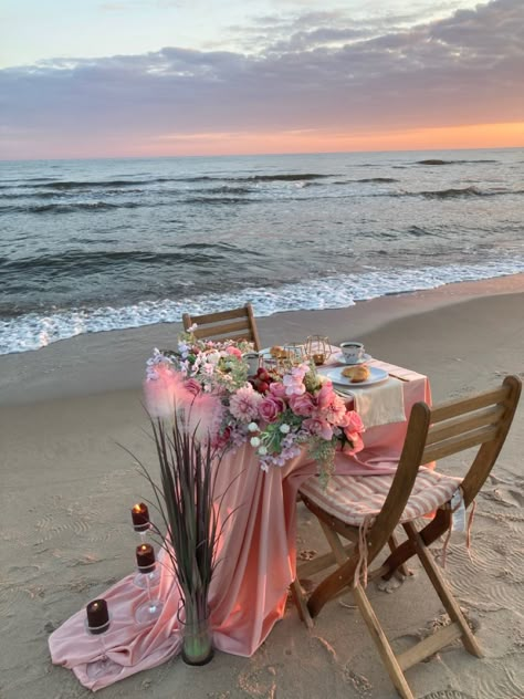 Picnic Wedding Proposal, Picnic Business Ideas, Boat Date, Event Decor Business, Proposal Ideas Romantic, Picnic Table Decor, Calm Pics, Engagement Photo Shoot Beach, Romantic Pic