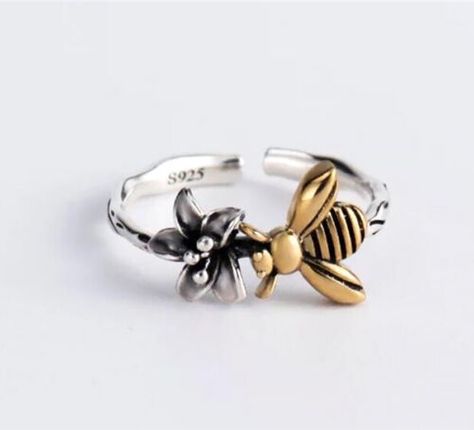 https://jewelleryrings.co.uk/ Find many great new & used options and get the best deals for Bee Flower Ring 925 Silver Ring Adjustable Rings at the best online prices at eBay! Free delivery for many products! Rings With Meaning, Rabbit Ring, Moon Rabbit, Bee Flower, Unique Silver Rings, Womens Silver Jewelry, Bee Ring, Silver Rings Simple, Bee Jewelry