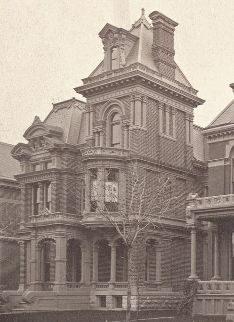 One of my favourite houses! The Wilson-Mabley House. Edmund Pl, Detroit Source: Burton Col. Scary Victorian House, American Gothic Architecture, Detroit Abandoned Houses, Old Victorian Homes Abandoned Mansions, Abandoned Detroit, Victorian Era Homes, Gilded Age Mansions Nyc, American Mansions, Old Victorian Homes