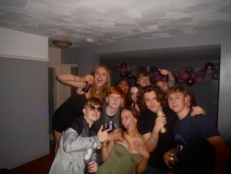 British Night Out Aesthetic, Uk House Party, American House Party Aesthetic, Crowded Room Aesthetic Party, Uk House Party Aesthetic, House Party Aesthetic, Teenage Parties, British House, Birthday Dinner Party