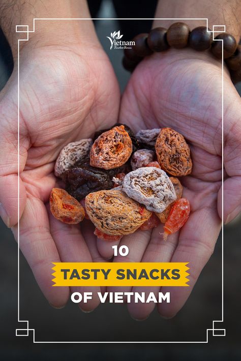 Vietnamese Snacks, Snacks To Try, Vietnamese Street Food, Best Souvenirs, Viet Food, Travel Vietnam, Vietnam Food, Creative Cooking, Vietnamese Restaurant