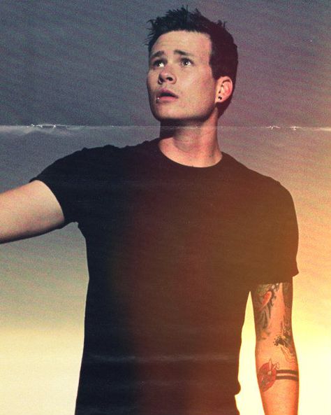 Tom Delonge ♥ blink-182 Blink 182 Tom Delonge, Blink 182 Tom, Angels And Airwaves, Tom Delonge, Blink 182, Pierce The Veil, Pop Rock, Pop Punk, Gorillaz