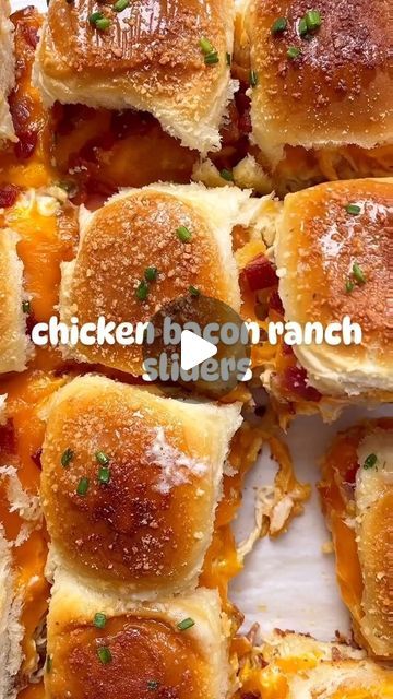 Chicken With Ranch Dressing, Chicken Bacon Ranch Sliders, Bacon Ranch Sliders, Ranch Sliders, American Comfort Food, Chicken Sliders, Slider Buns, Global Cuisine, Rotisserie Chicken Recipes