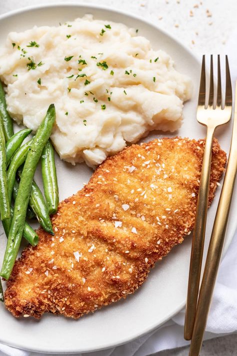 Chicken Schnitzel Dinner Ideas, Chicken Snitchel, Chicken Schnitzel Sides Dishes, Chicken Schnitzel Sides, Chicken Schnitzel Recipe With Sauce, Homemade Chicken Schnitzel, Crispy Chicken Schnitzel, Chicken Schnitzel Recipe, Favorite Dinner Recipes