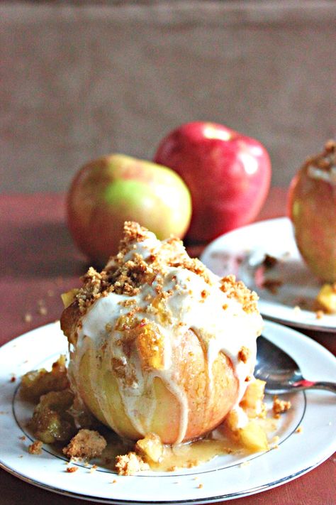 Baked Apple Ice Cream Bowls -- might be good with fruit salad or apple crisp inside Fall Ice Cream, Beer Cupcakes, Apple Ice Cream, Ice Cream Bowls, Pecan Ice Cream, Sugar Apples, Apples And Cheese, Baked Apple, Ice Cream Bowl